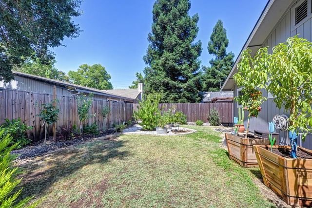 5112 Kovanda Ave, Carmichael, CA 95608