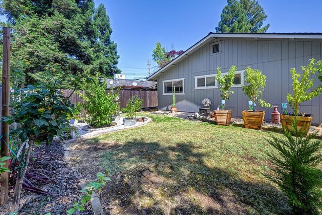 5112 Kovanda Ave, Carmichael, CA 95608