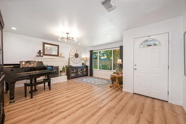 5112 Kovanda Ave, Carmichael, CA 95608