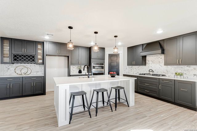 235 Bank, San Antonio, TX 78204