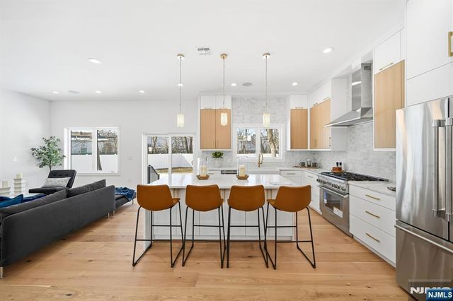 7 Royal Avenue, Livingston, NJ 07039