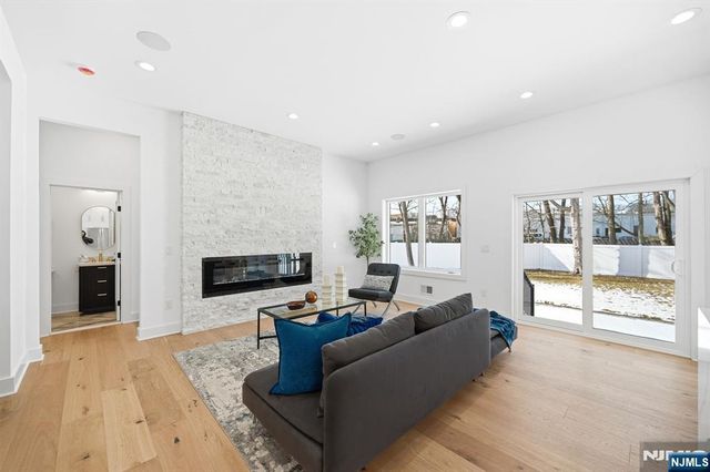 7 Royal Avenue, Livingston, NJ 07039