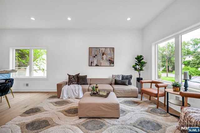 7 Royal Avenue, Livingston, NJ 07039