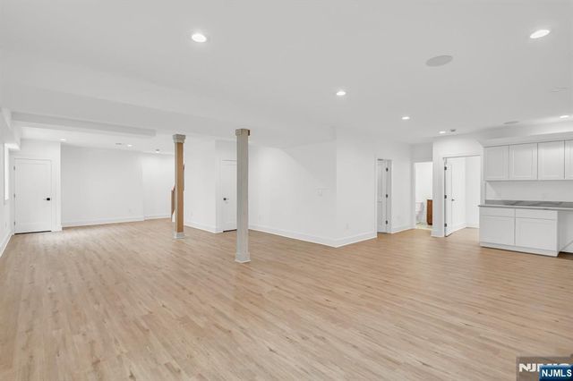 7 Royal Avenue, Livingston, NJ 07039