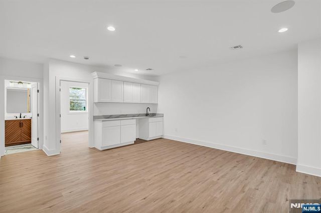 7 Royal Avenue, Livingston, NJ 07039