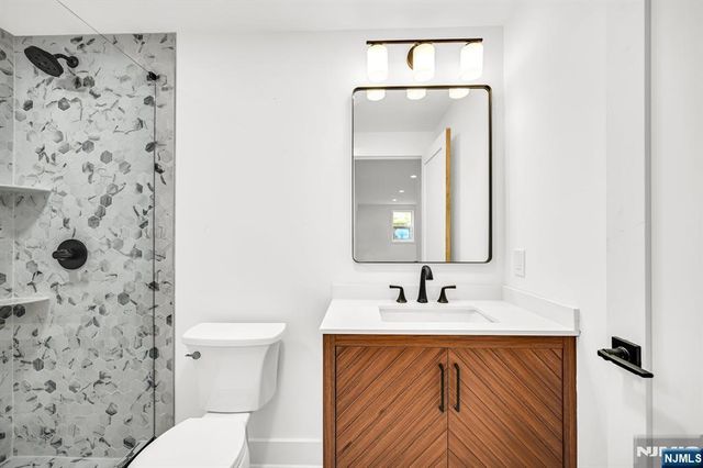 7 Royal Avenue, Livingston, NJ 07039