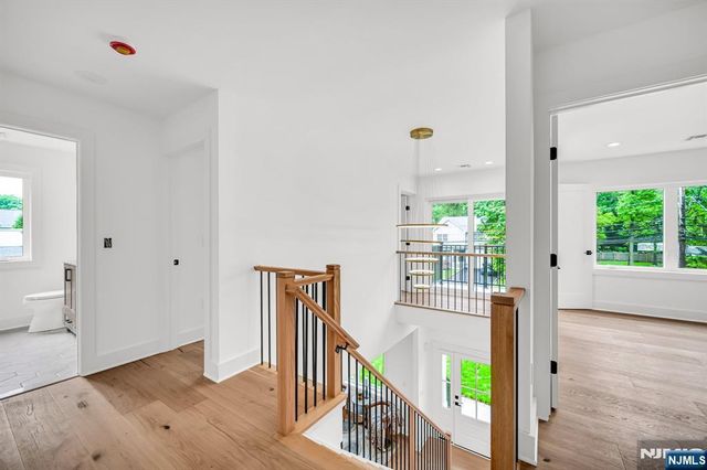 7 Royal Avenue, Livingston, NJ 07039