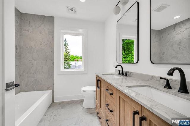 7 Royal Avenue, Livingston, NJ 07039