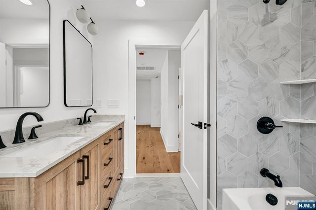 7 Royal Avenue, Livingston, NJ 07039