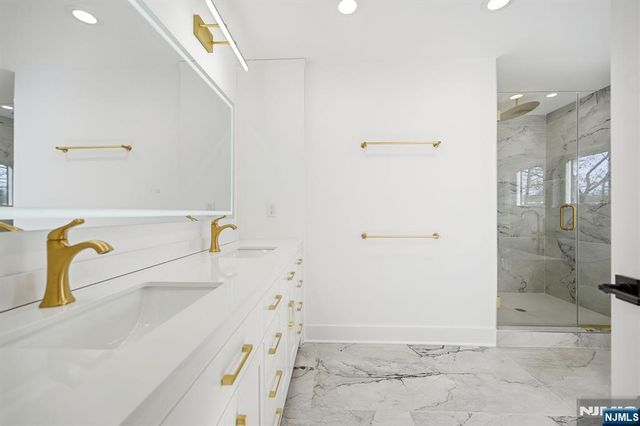 7 Royal Avenue, Livingston, NJ 07039