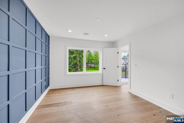 7 Royal Avenue, Livingston, NJ 07039