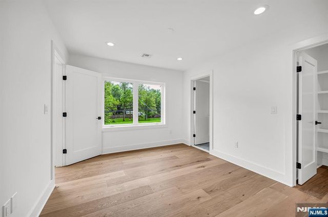 7 Royal Avenue, Livingston, NJ 07039