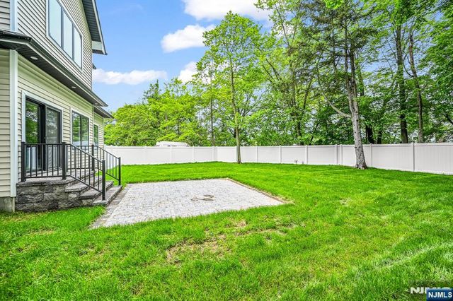 7 Royal Avenue, Livingston, NJ 07039