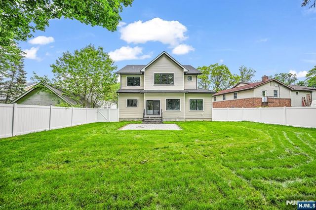 7 Royal Avenue, Livingston, NJ 07039