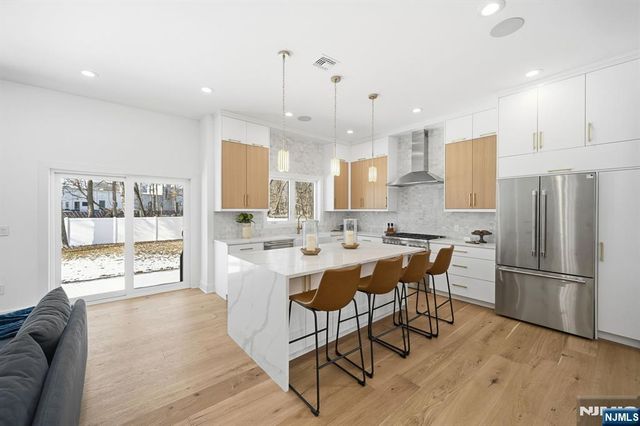 7 Royal Avenue, Livingston, NJ 07039