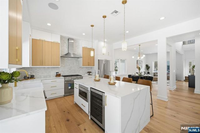 7 Royal Avenue, Livingston, NJ 07039