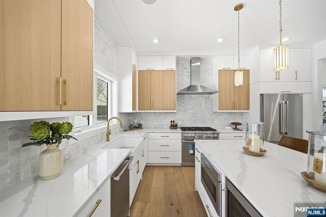 7 Royal Avenue, Livingston, NJ 07039