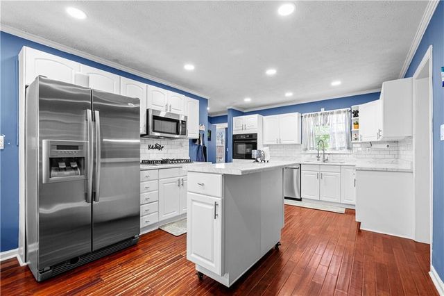 3044 Periwinkle Drive, Snellville, GA 30078