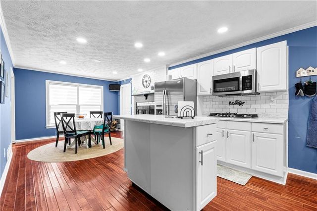 3044 Periwinkle Drive, Snellville, GA 30078