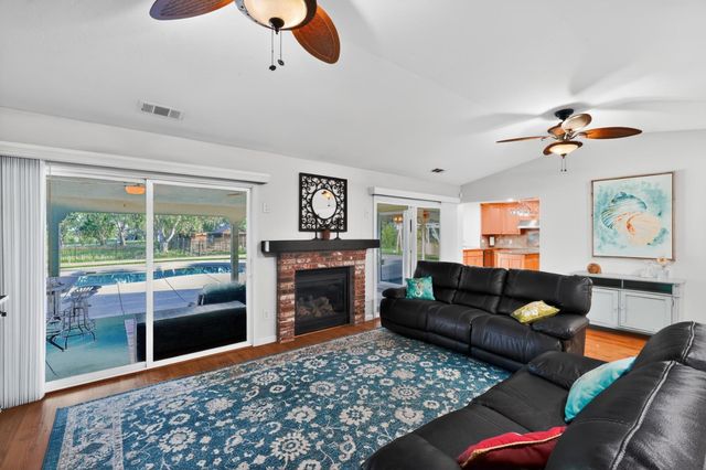 21286 E Meza Ln, Linden, CA 95236