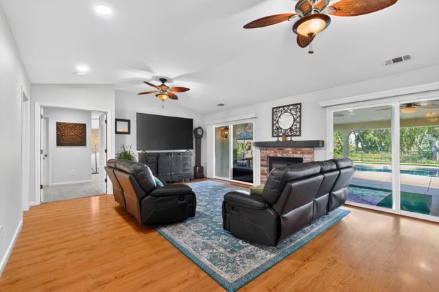 21286 E Meza Ln, Linden, CA 95236