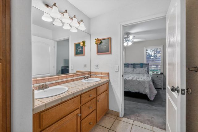 21286 E Meza Ln, Linden, CA 95236