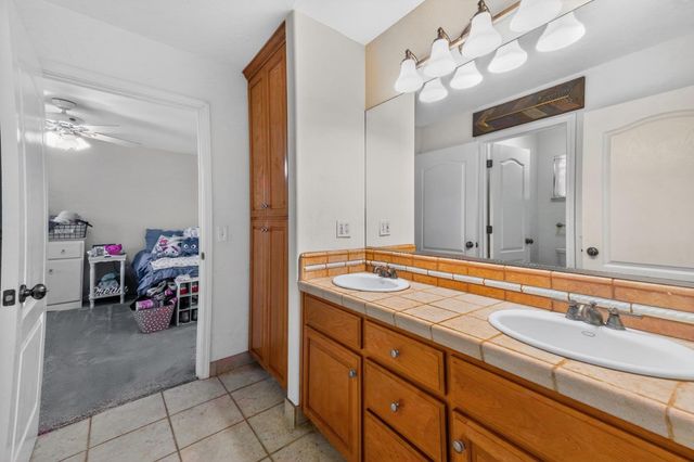 21286 E Meza Ln, Linden, CA 95236