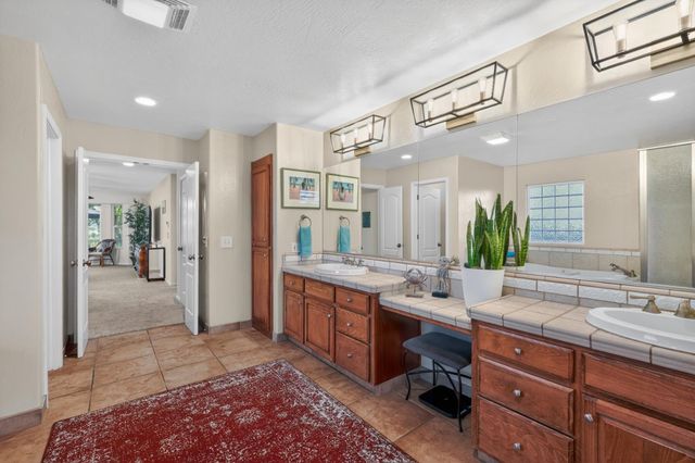 21286 E Meza Ln, Linden, CA 95236