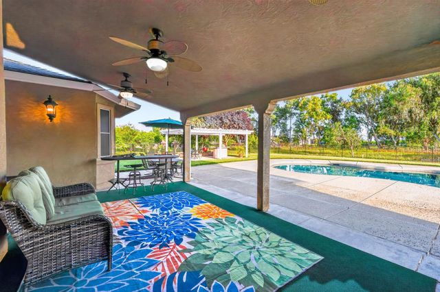 21286 E Meza Ln, Linden, CA 95236