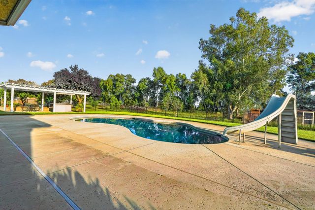 21286 E Meza Ln, Linden, CA 95236