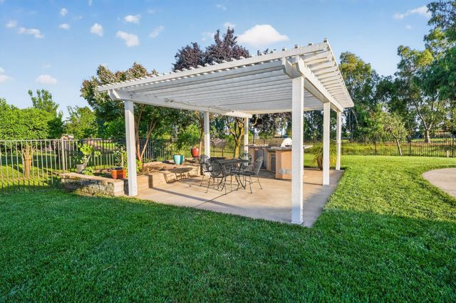 21286 E Meza Ln, Linden, CA 95236
