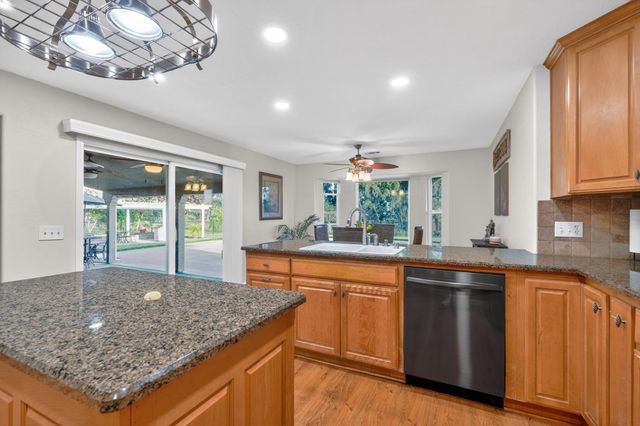 21286 E Meza Ln, Linden, CA 95236