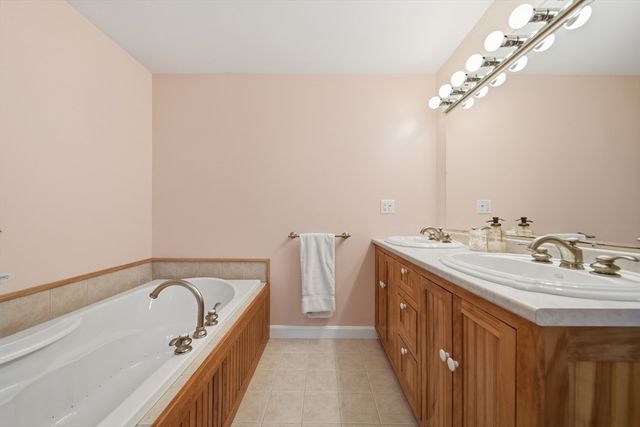 39 E Main St, Merrimac, MA 01860