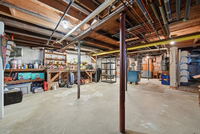 39 E Main St, Merrimac, MA 01860