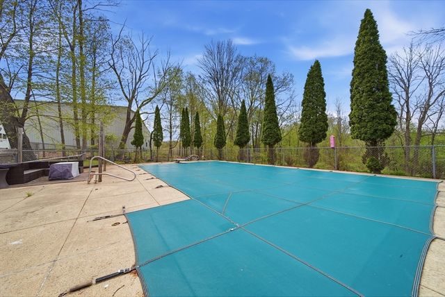 39 E Main St, Merrimac, MA 01860