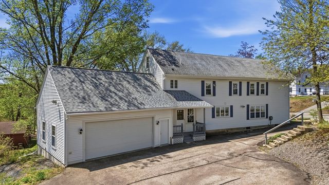 39 E Main St, Merrimac, MA 01860