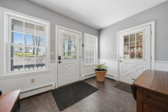 39 E Main St, Merrimac, MA 01860