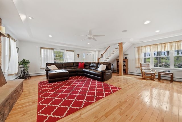 39 E Main St, Merrimac, MA 01860
