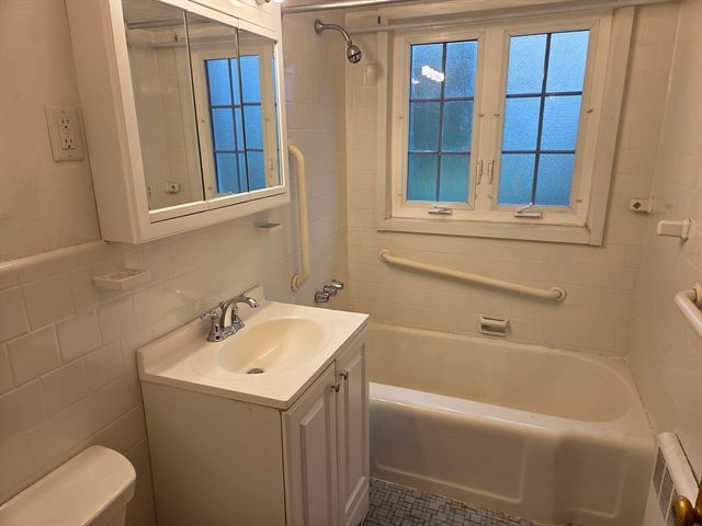 1004 Belmont St 1, Watertown, MA 02472