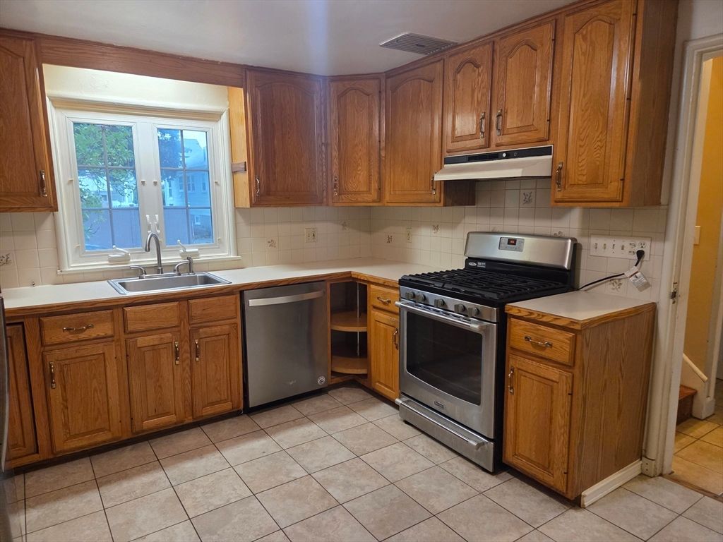 1004 Belmont St 1, Watertown, MA 02472