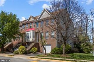 14676 SEASONS DR, Centreville, VA 20120