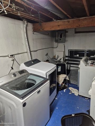 24837 Curie Street, Warren, MI 48091