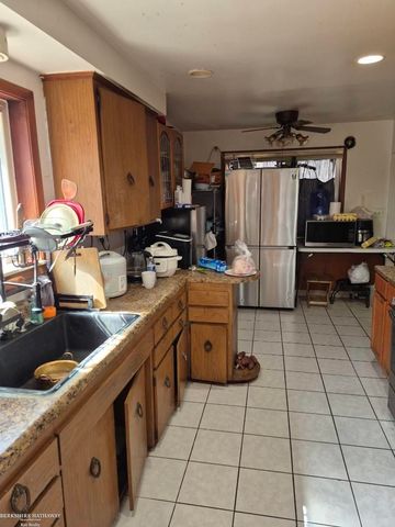 24837 Curie Street, Warren, MI 48091