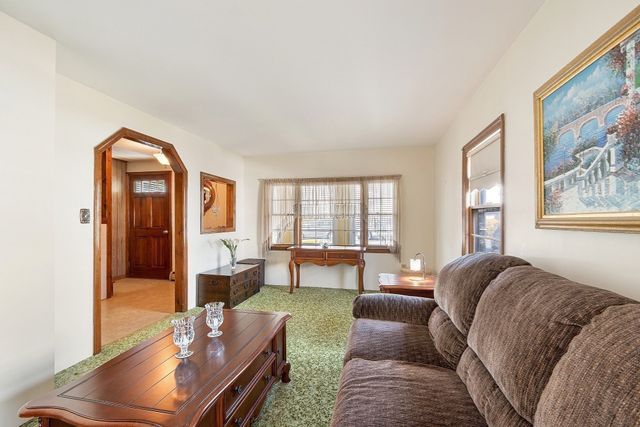 12 Dane St, Peabody, MA 01960