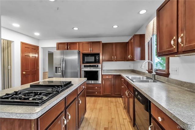 4190 Thornwood Lane, Clarence, NY 14221