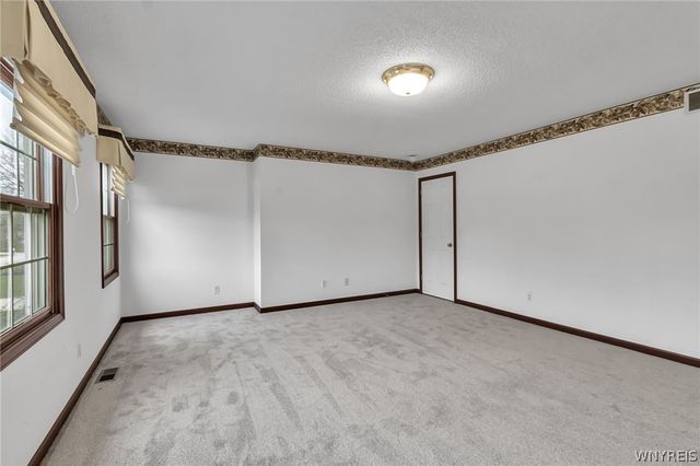 4190 Thornwood Lane, Clarence, NY 14221