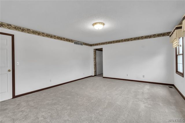 4190 Thornwood Lane, Clarence, NY 14221