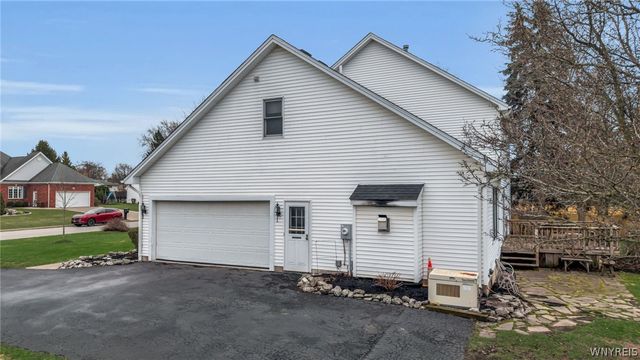 4190 Thornwood Lane, Clarence, NY 14221