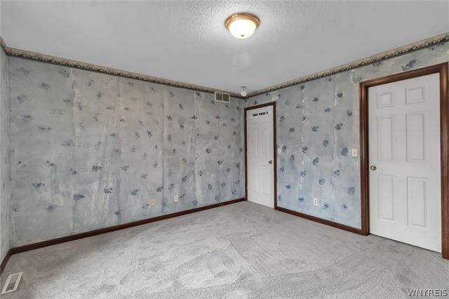 4190 Thornwood Lane, Clarence, NY 14221