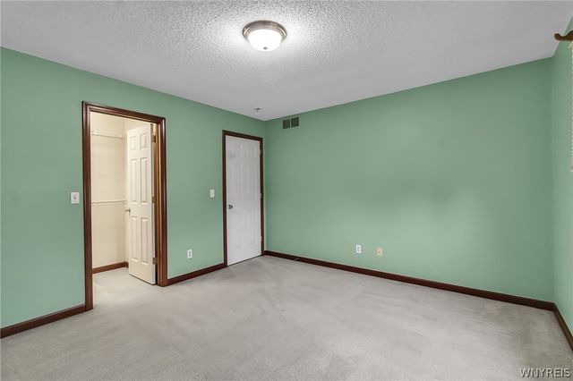 4190 Thornwood Lane, Clarence, NY 14221